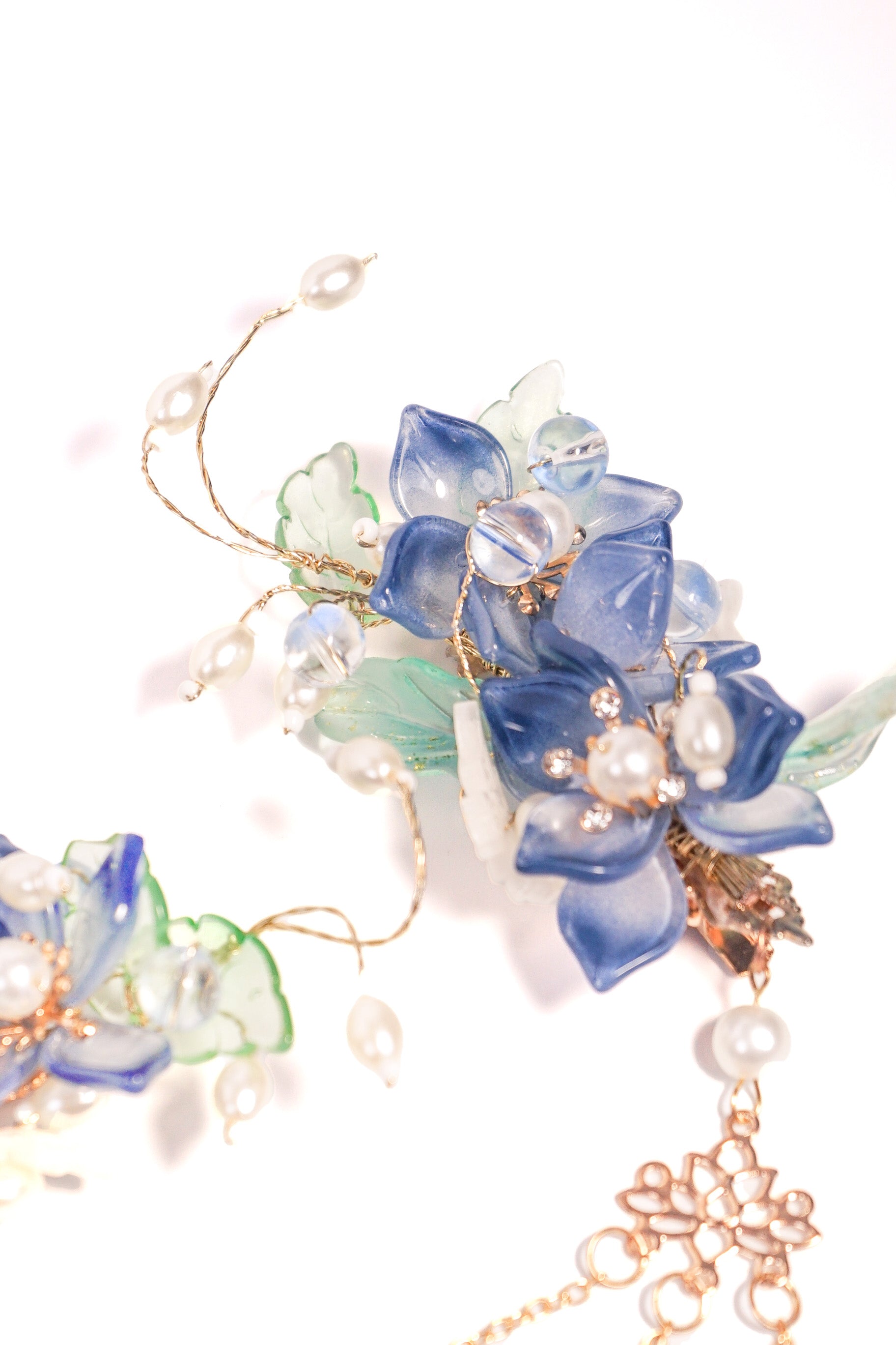 Ink Bloom Pearl Sway Clip
